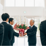 部下から贈る社長就任祝い｜失敗しないマナーと胡蝶蘭の選び方